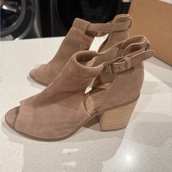 Sole Society Tan Heeled Boots with Open Toe and Suede Texture - Picture 2 of 6